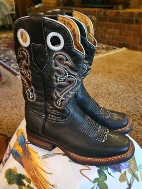 Red Diamond Black Leather Cowboy Boots with Tan & White Embroidery Big Kids Sz 4